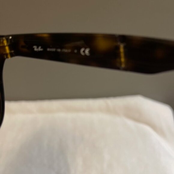 Ray-Ban Foldable Tortoise Shell Sunglasses - Picture 8 of 16